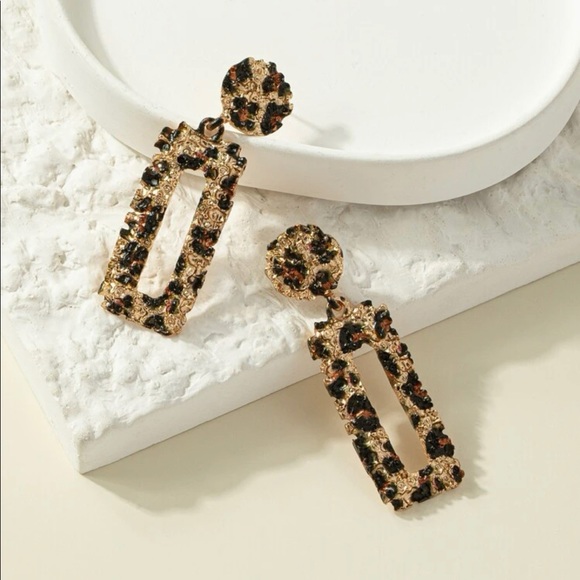 Heavy Set Earrings - Picture 2 of 2